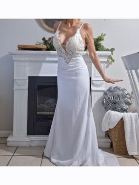White Lace Appliqué Spaghetti-Strap Wedding Dress